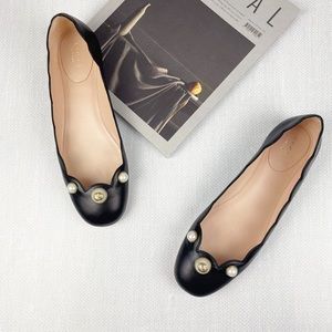 Gucci Willow Scalloped Black Leather Ballet Flat